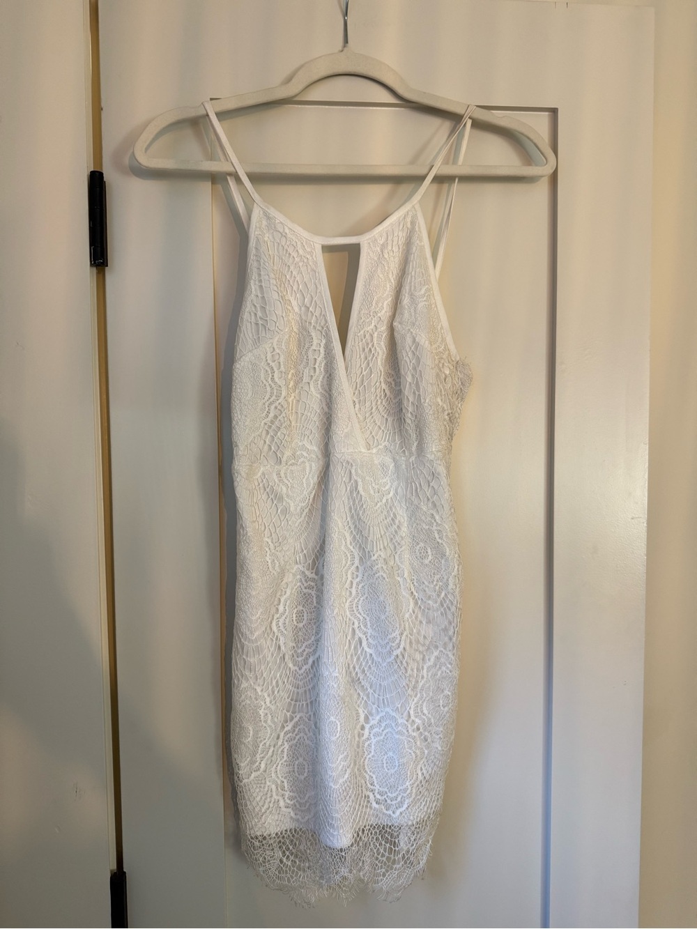 LF White Lace Mini Dress with V-Keyhole